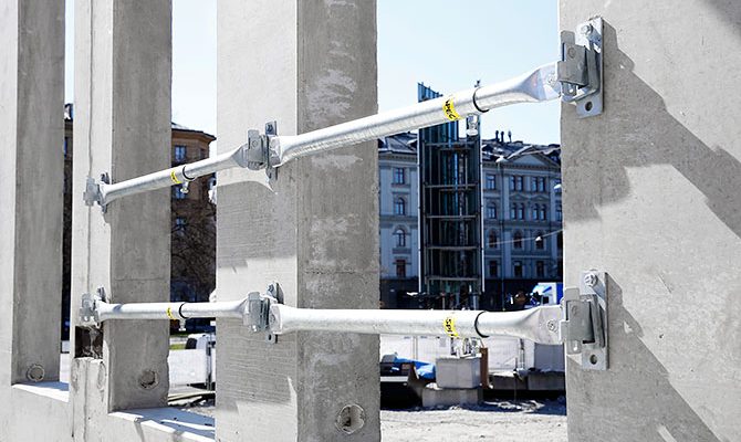 DUVAR AÇIKLIKLARINDA AYARLANABİLİR BAĞLANTI KOLLARI - SafetyRespect kenar koruma